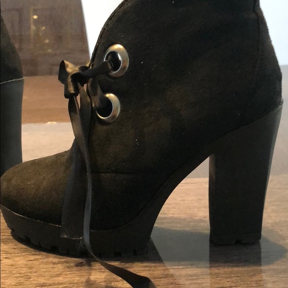 Shoes - Picture 3 of 4